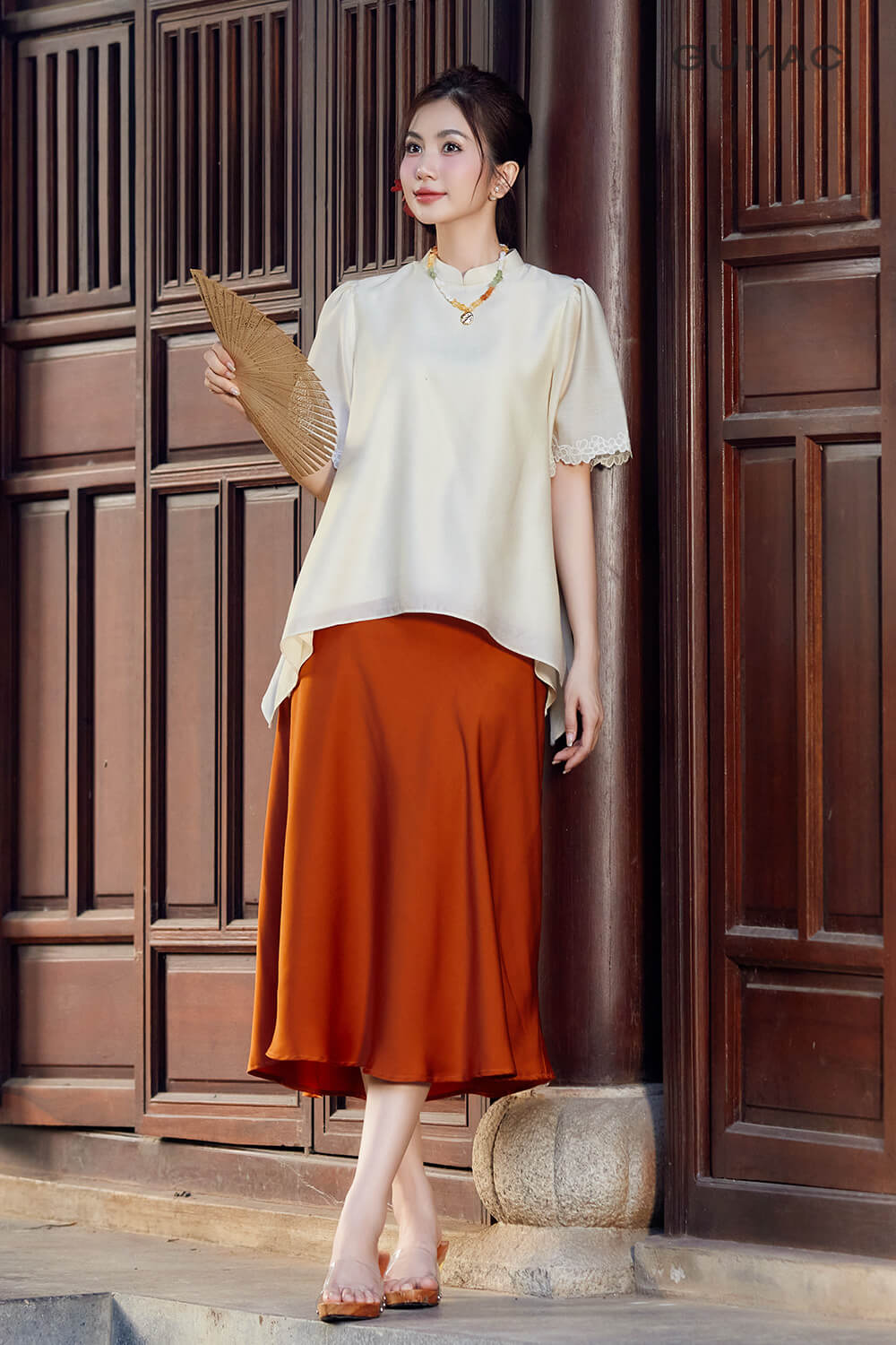 chan vay lua duoi ca mac Tet