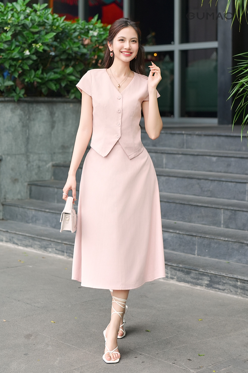 dien do di choi cung ao nut boc va vay A tui doc