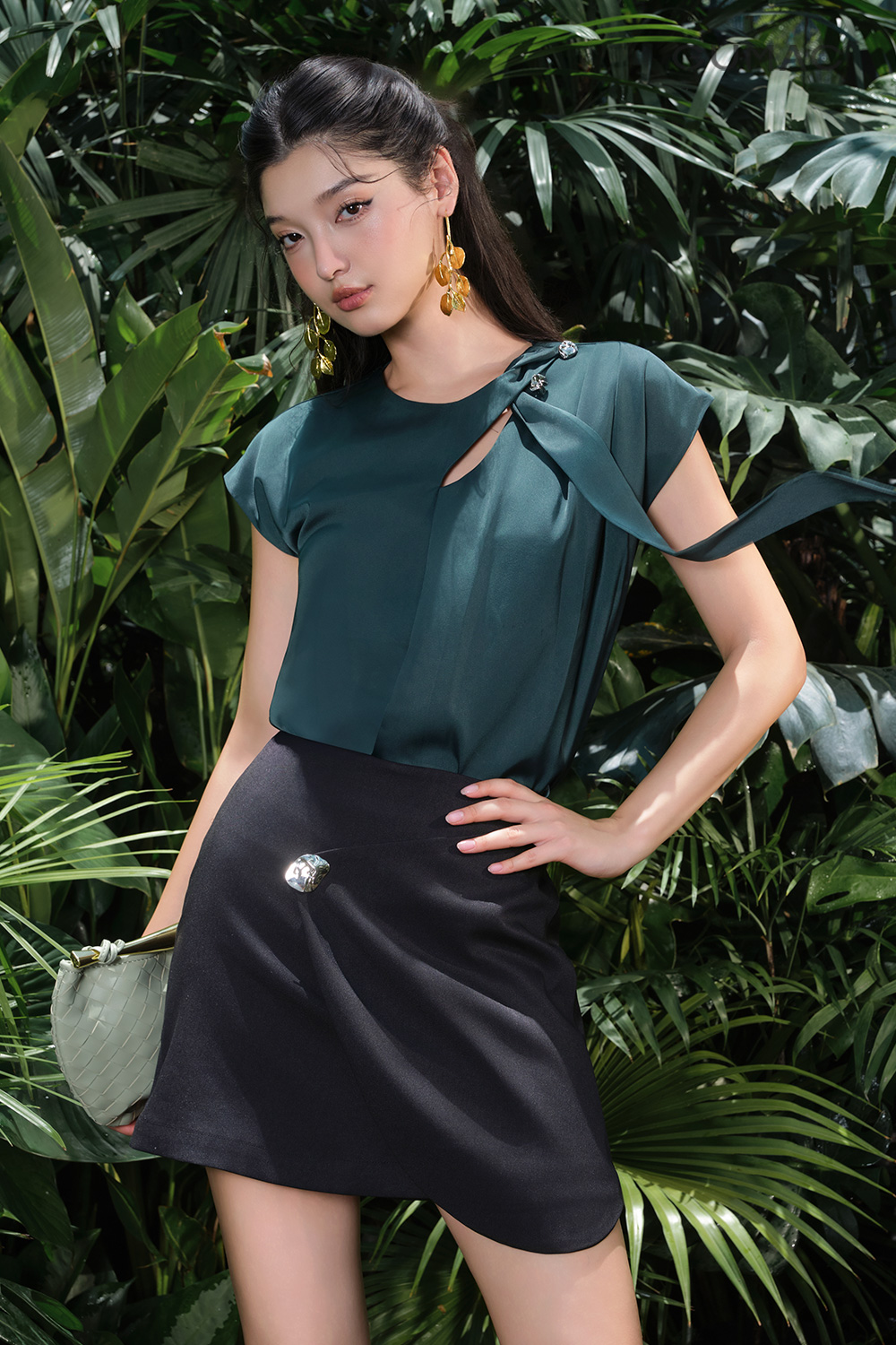 chan vay nu kieu lech dinh nut