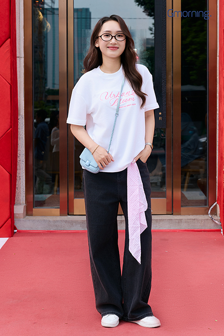 Áo thun thêu chữ