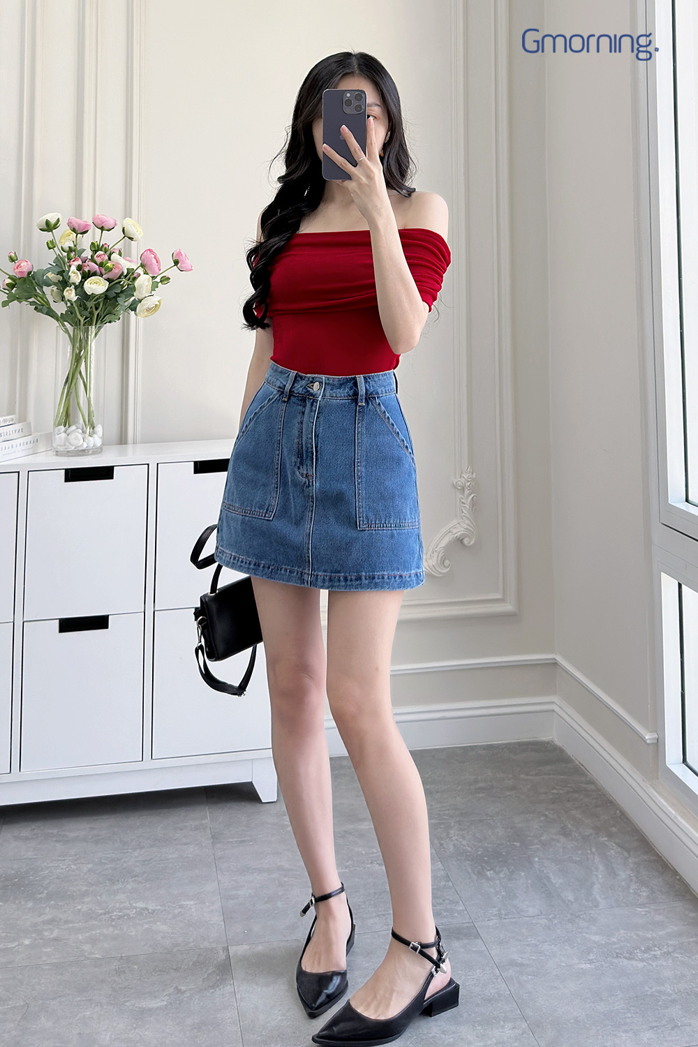 Áo nhung cùng với chân váy jean thời thượng