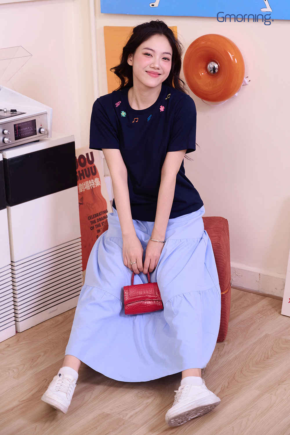 ao thun theu co mix chan vay gumac