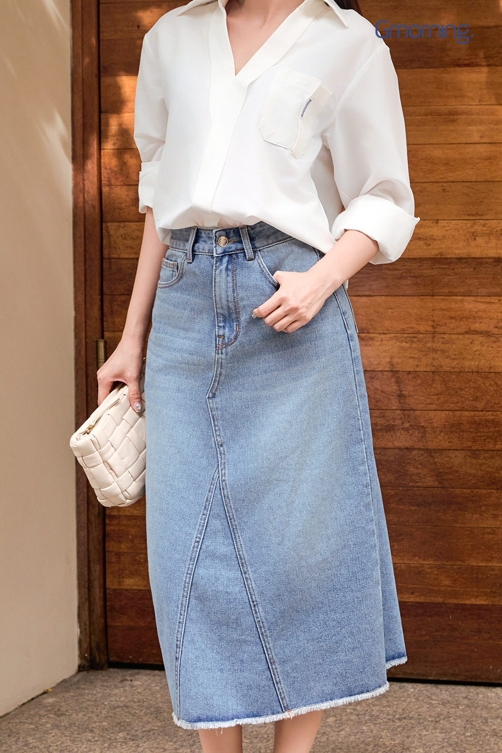 Chân váy jean xẻ sau