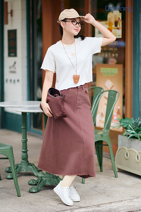 Chân váy jean thêu túi