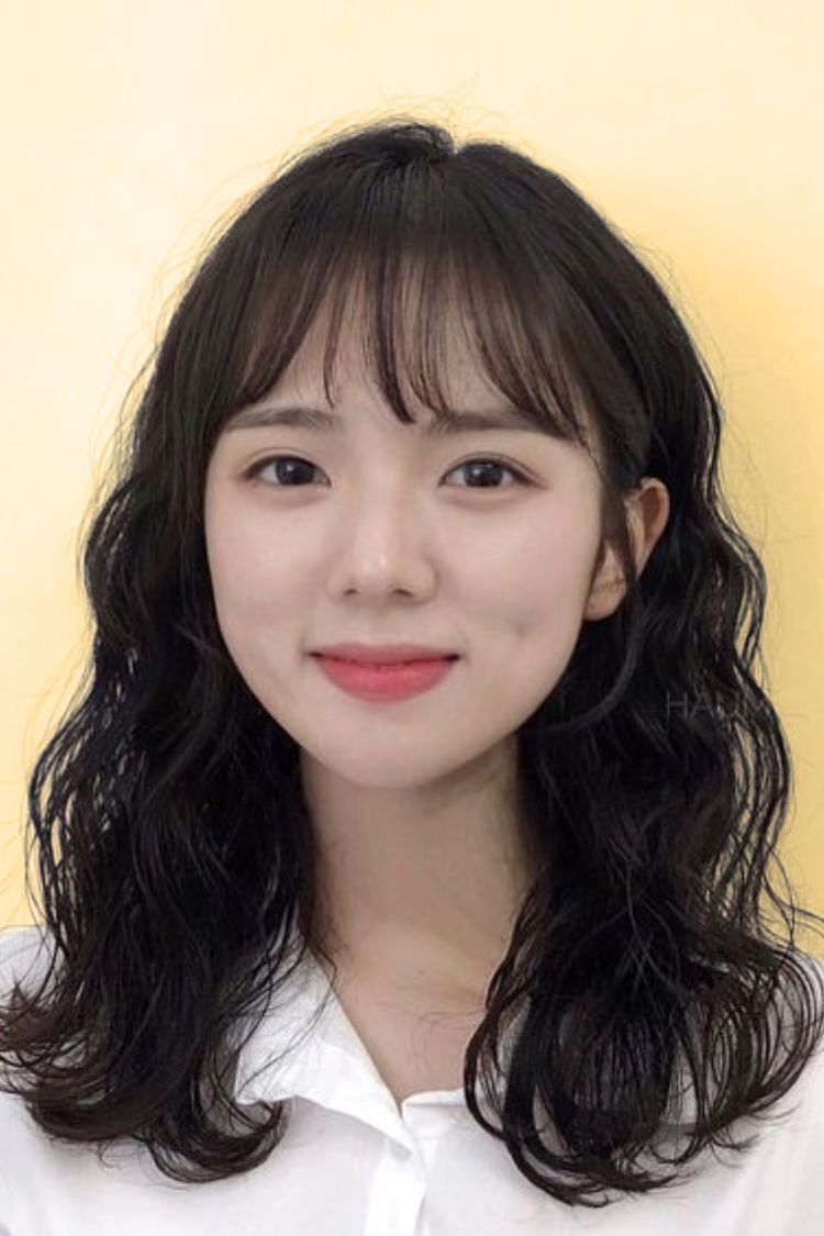 tóc xoăn ngang vai