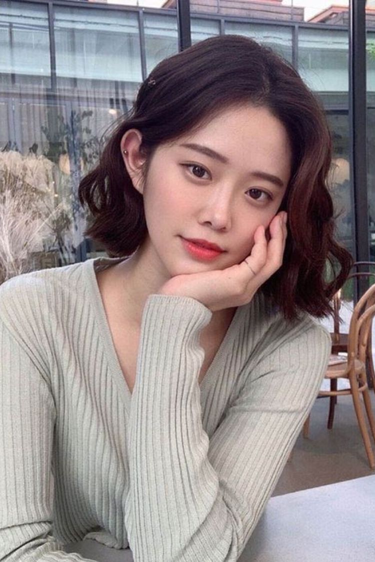 tóc xoăn ngang vai cho mặt tròn