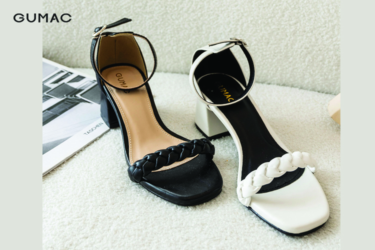 Sandal đế thô kết hợp với đầm maxi