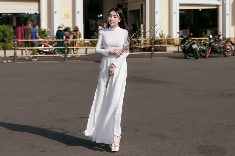 mac ao dai vua van