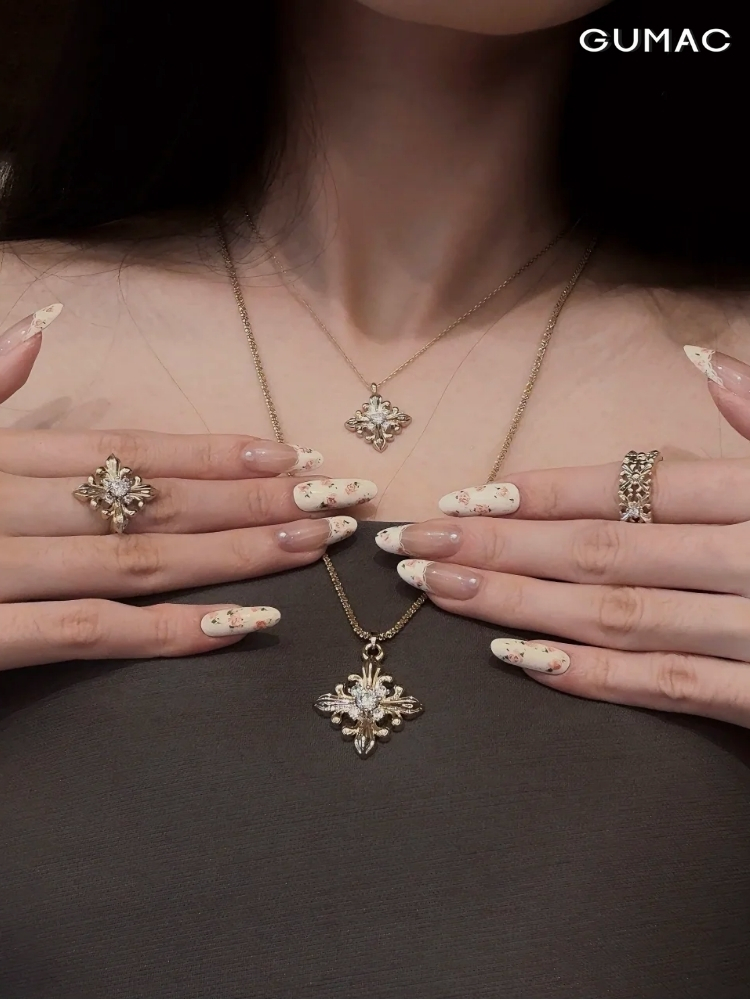 nail ve dau mong hoa tiet hoa