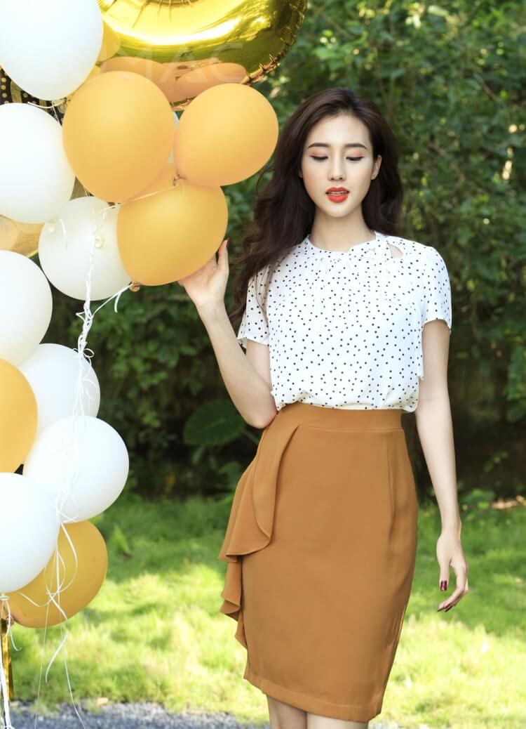Set bộ áo croptop màu đen và váy ngắn màu vàng in hoa chất liệu Polyester  thương hiệu CQA BOUTIQUE - Áo liền quần | ThờiTrangNữ.vn