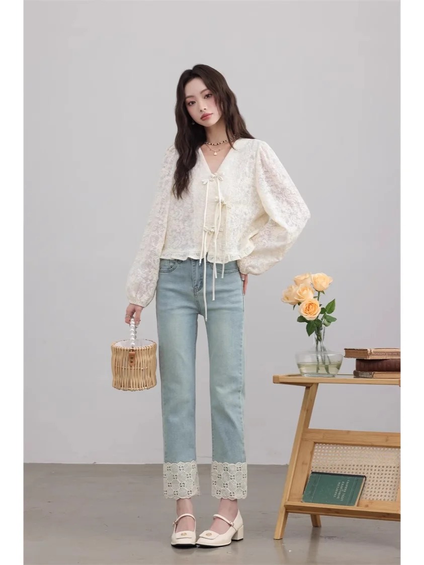 mix áo sơ mi nữ cổ bèo đẹp cùng quần jean ống suông