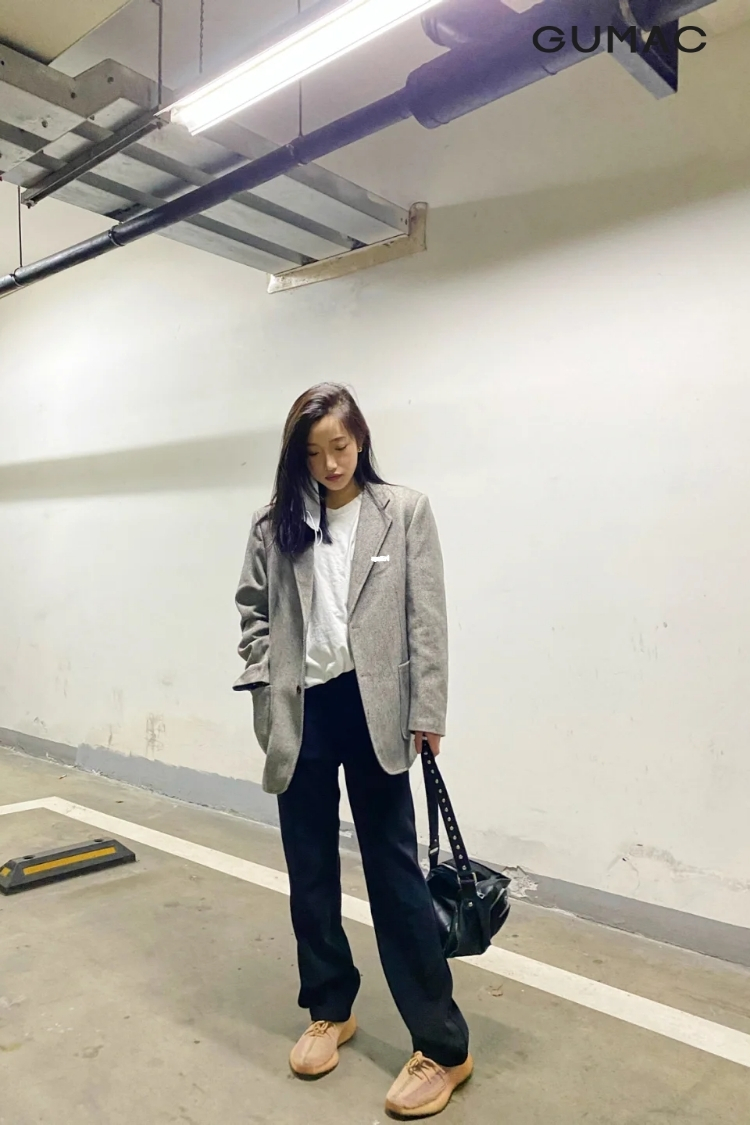 Phong cách công sở cùng giày Yeezy
