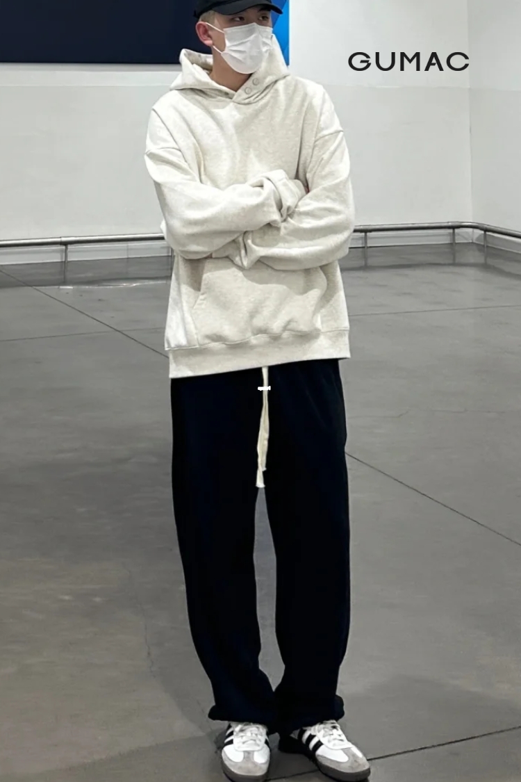Hoodie kết hợp với quần baggy