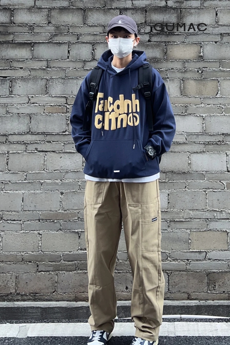 Hoody cùng quần kaki