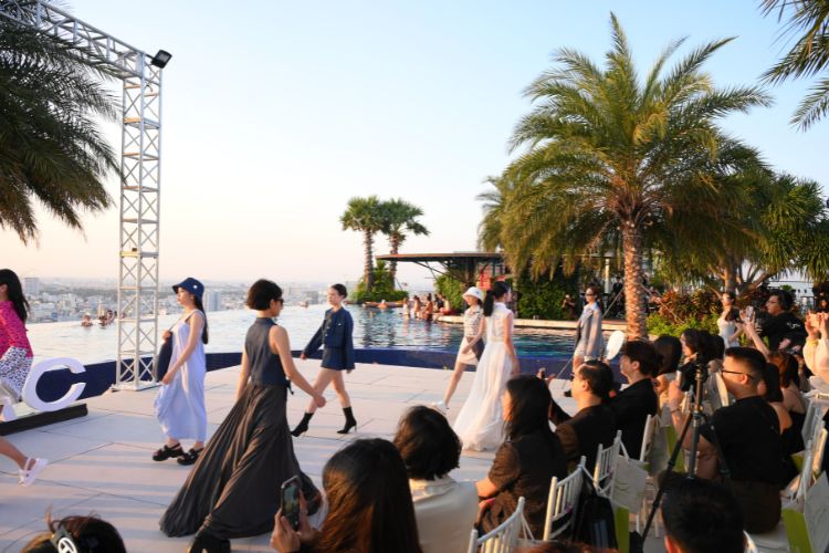 Trình diễn BST tại sảnh Ốc Đảo