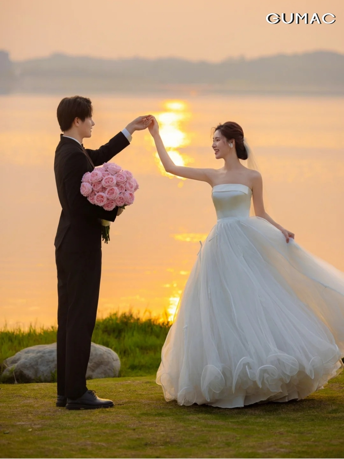 cac kieu chup anh cuoi khieu vu