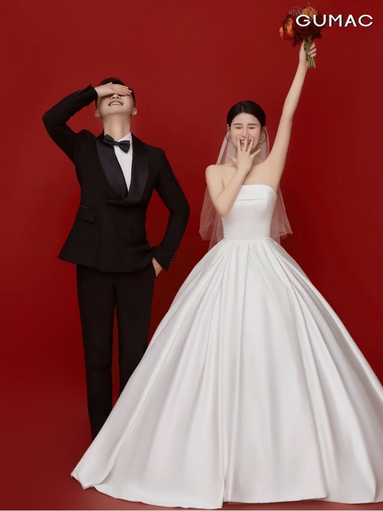 tạo dáng chụp ảnh cưới đôi