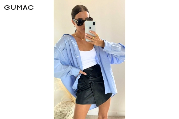 Phối áo 2 dây trong áo sơ mi cùng chân váy Hàn Quốc