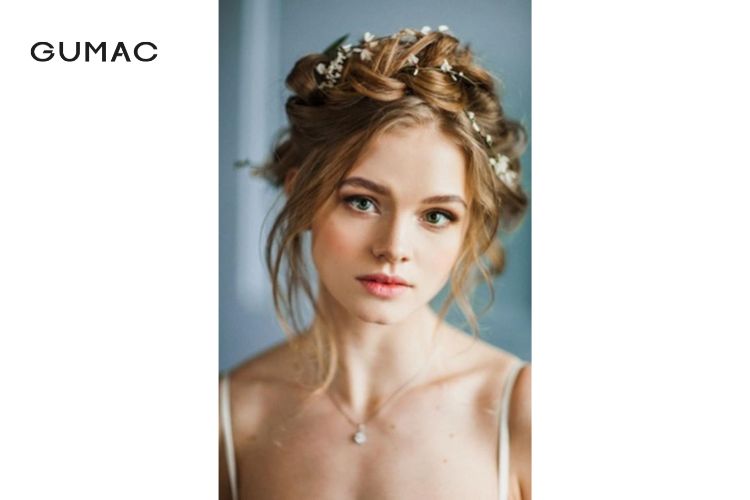 Tóc búi quanh đầu