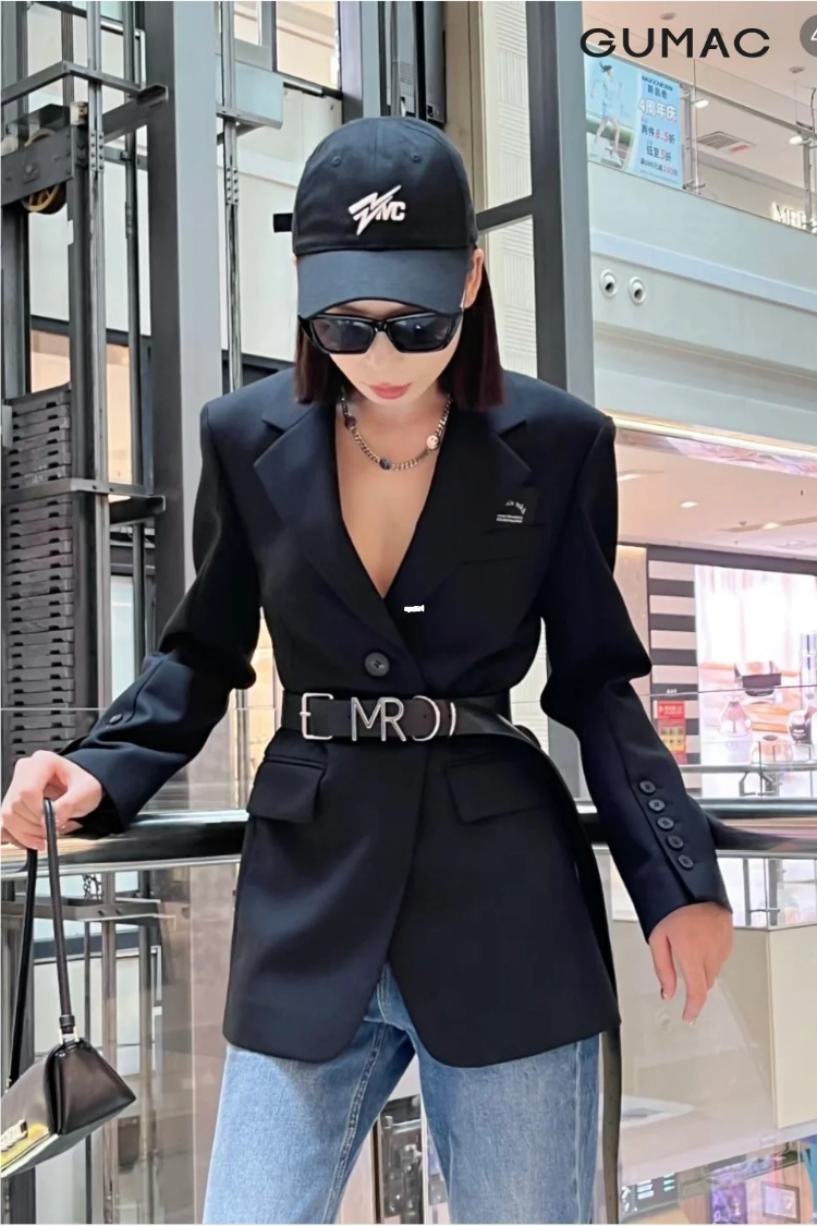 Cách phối thắt lưng với áo khoác blazer