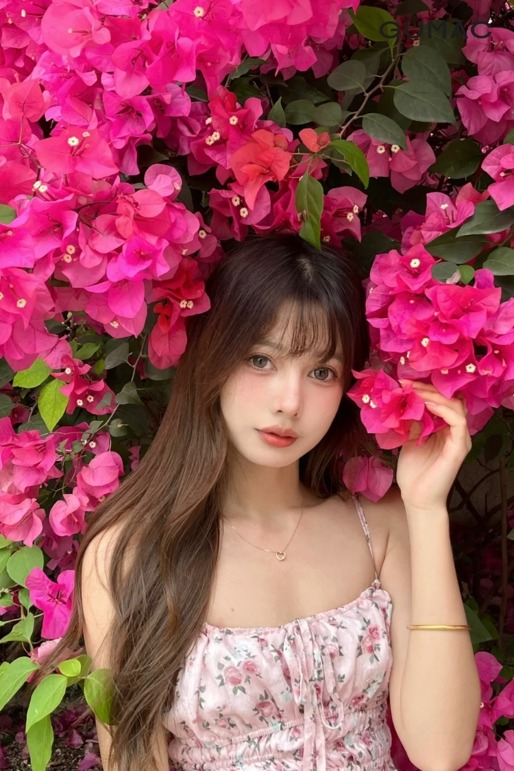 dang pose dung canh hoa giay che mat dep