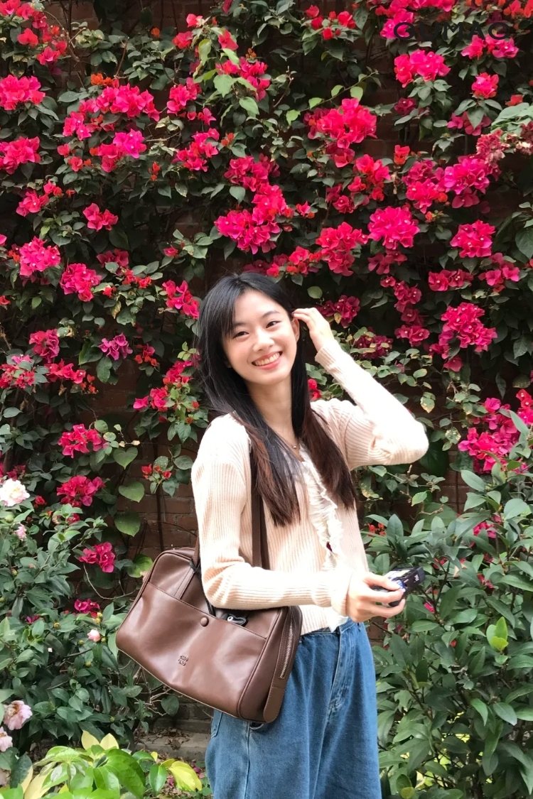 kieu vuot toc ben hoa giay dep tu nhien