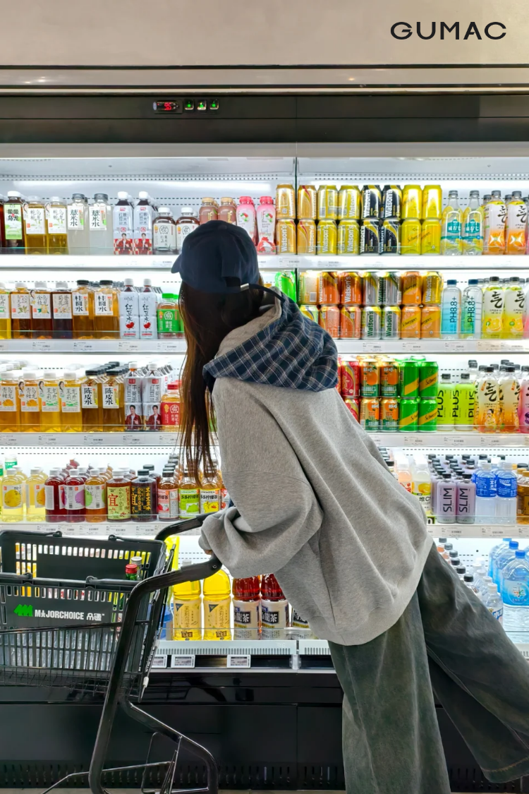 tao dang chup anh o sieu thi tu phia sau