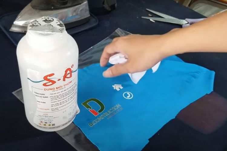 Xóa hình in áo thun bằng dung dịch CLL4