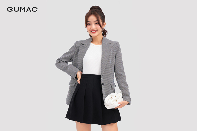  Phối đồ cùng với áo blazer tạo điểm nhấn
