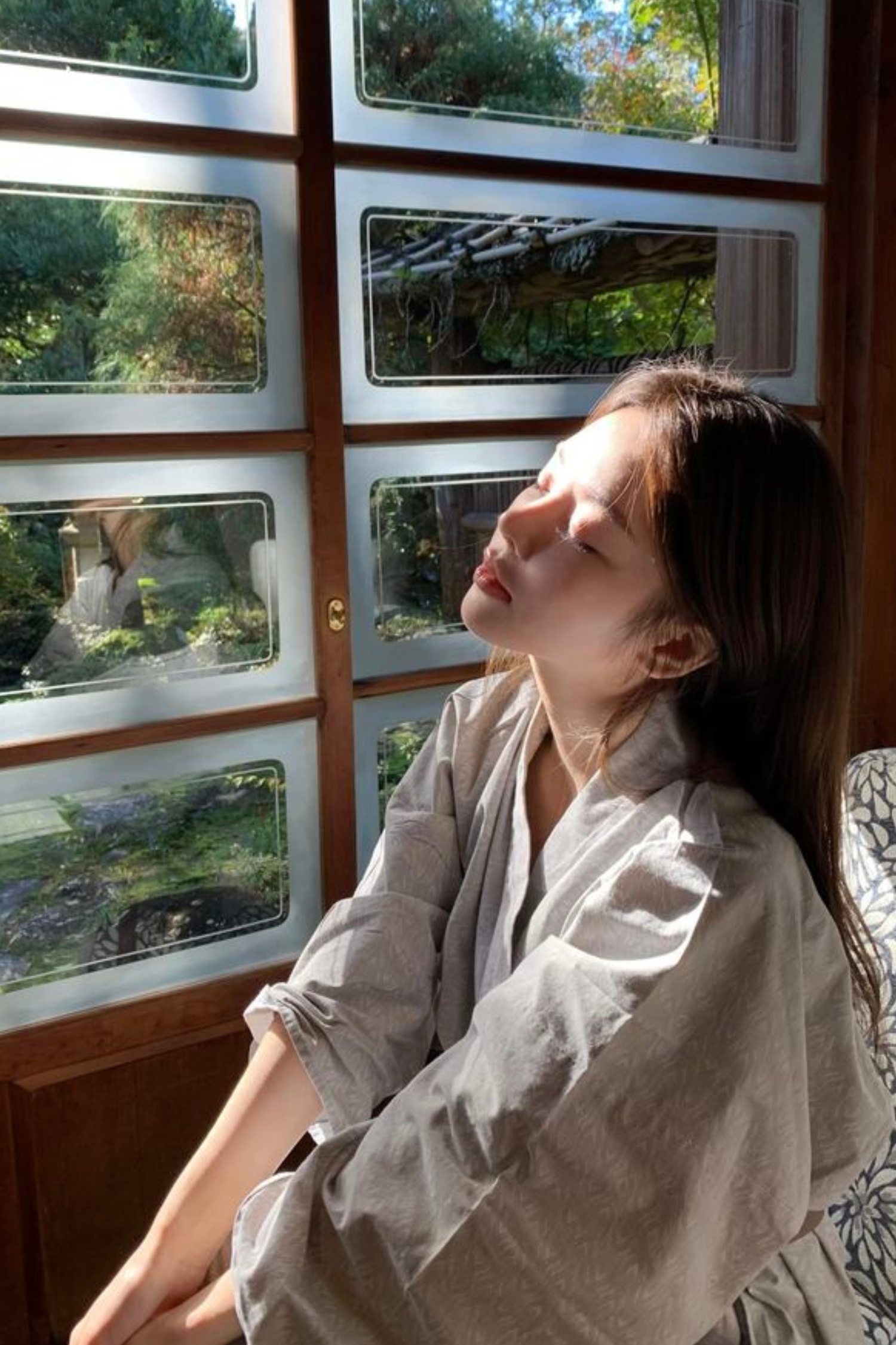 phong cach chup anh ca nhan ben cua so