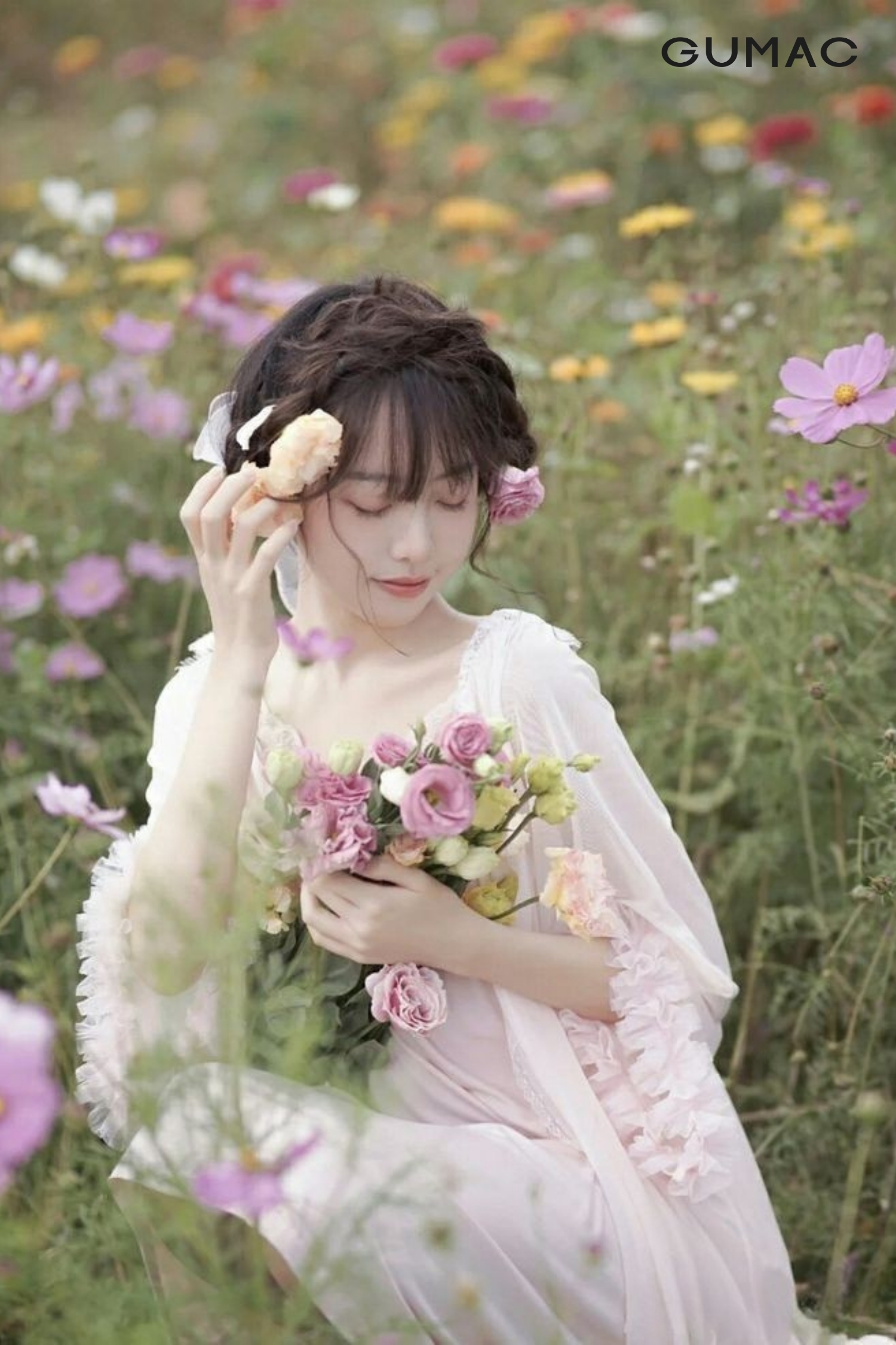 concept chup anh nang tho voi hoa