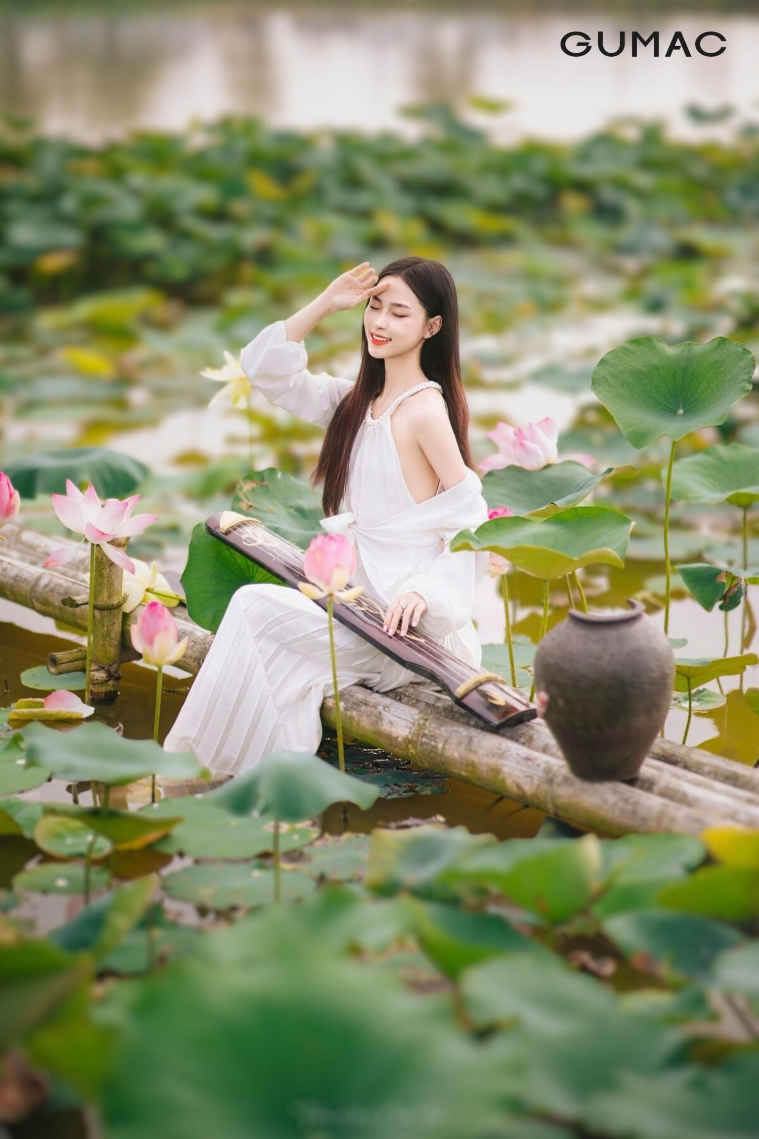 concept chup anh kieu nang tho voi hoa sen