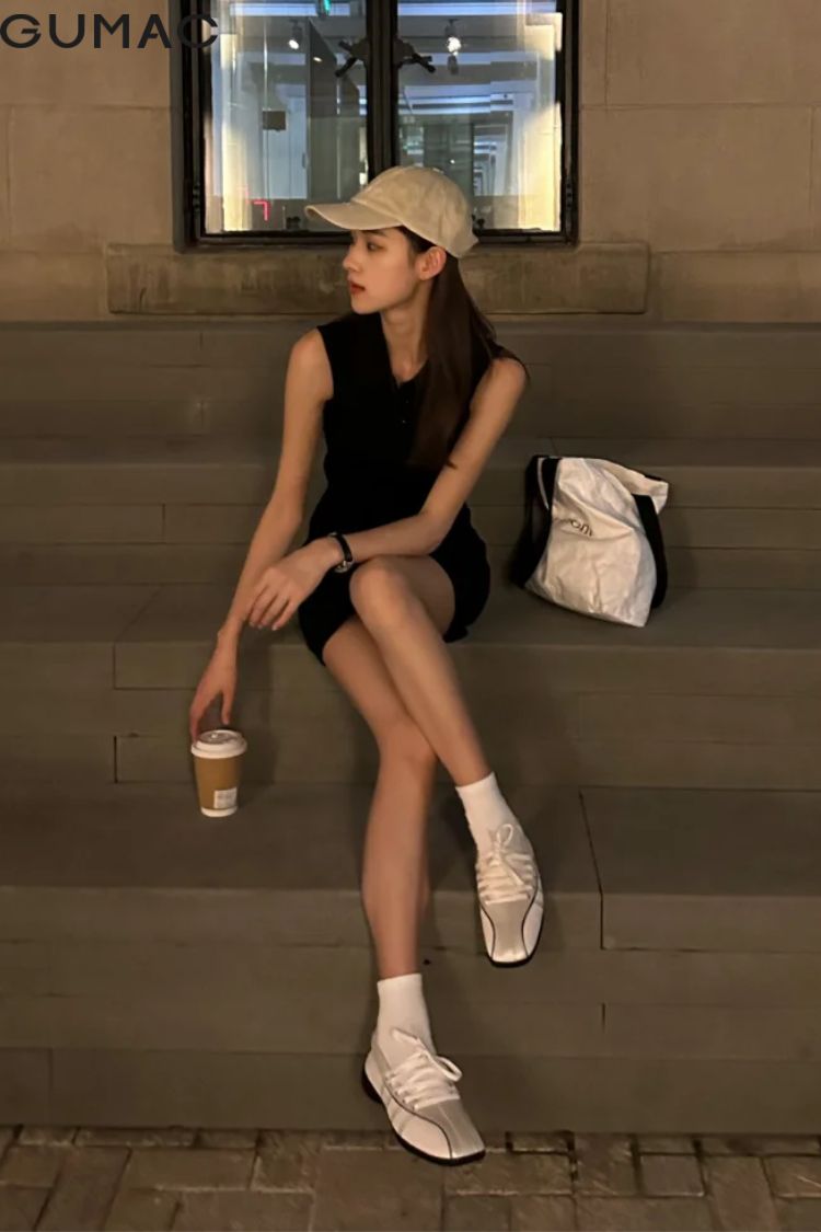 nang dong thoai mai voi giay the thao va dam den