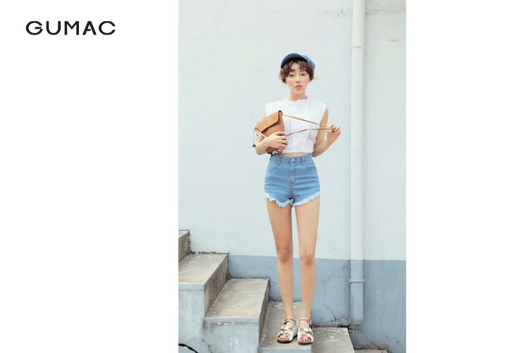 mix áo croptop với quần short jean rách cá tính