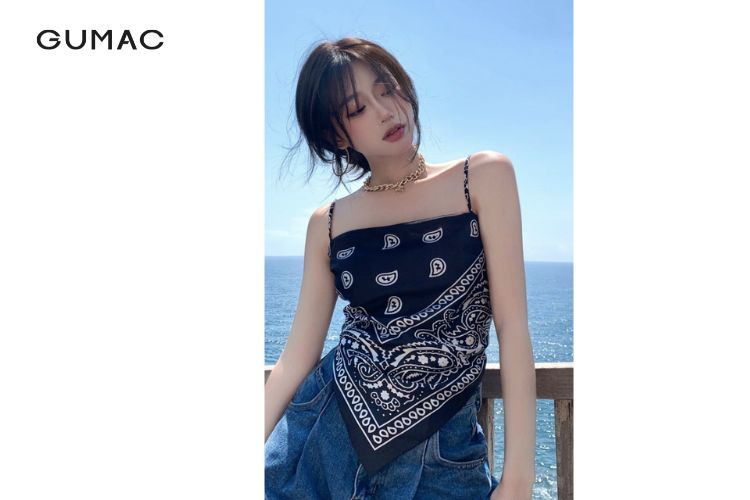 Áo yếm thổ cẩm mix quần jean ống rộng