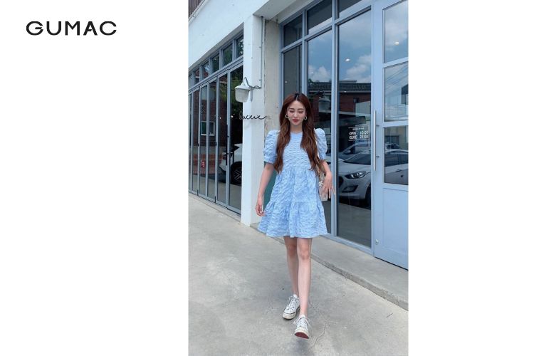 Đầm baby doll mix giày thể thao cho nữ lùn