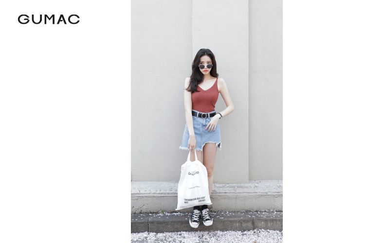 mix áo hai dây với chân váy ngắn mix áo hai dây với chân váy ngắn