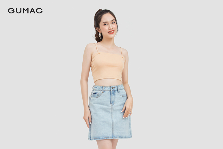 Kết hợp áo 2 dây và quần short ngắn