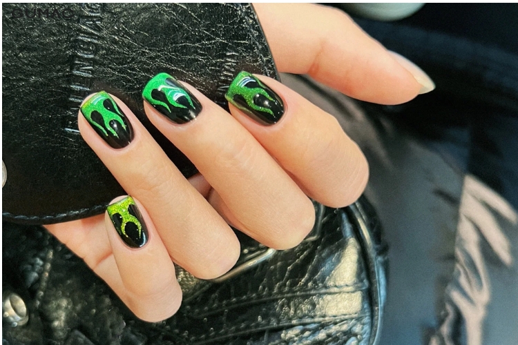 mau nail hoa tiet lua mau xanh la