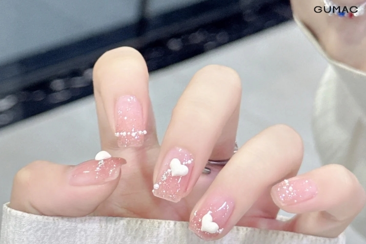 mau nail hinh trai tim mau trang nhe nhang