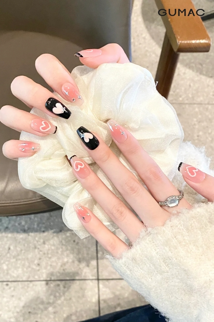 mau nail trai tim nen hong pastel dep