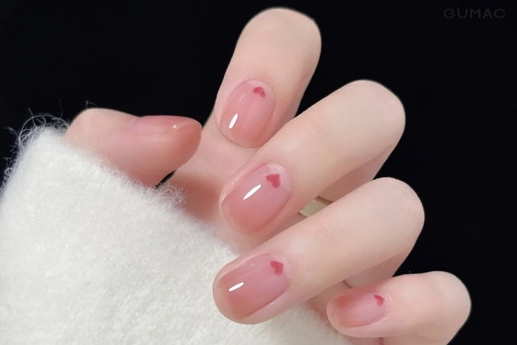 mau nail trai tim mini nen hong dep