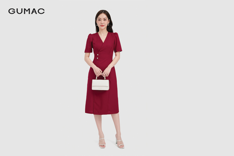 Nổi bật với váy đỏ quyến rũ