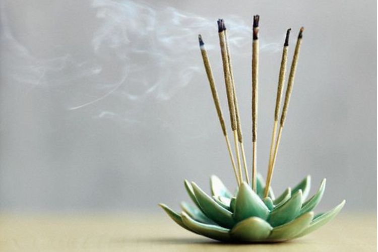 mùng 1 nên thắp hương ông bà