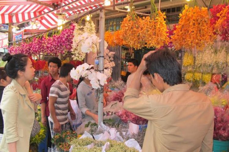 mùng 1 Tết đi chợ hoa