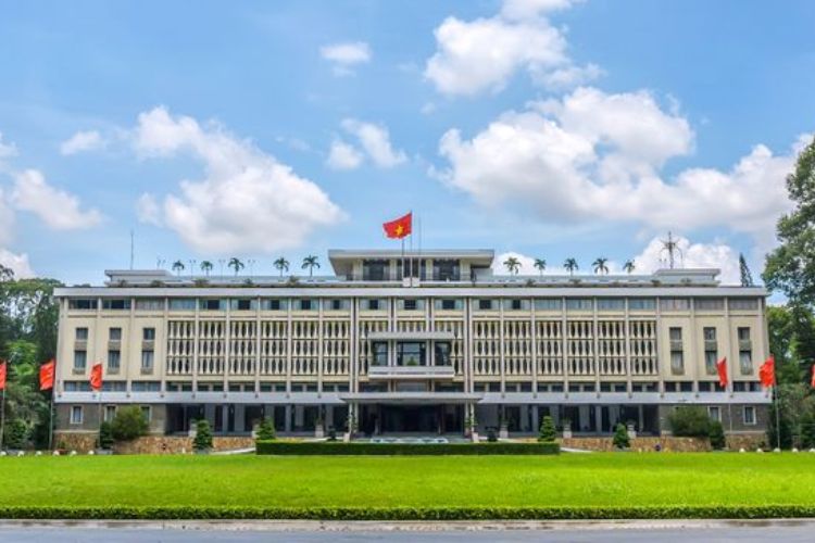 Mùng một Tết đi Dinh Độc Lập