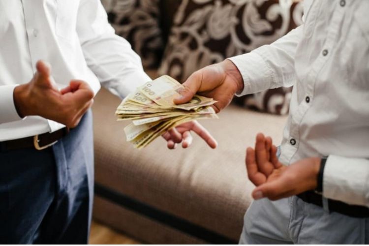 Tránh cho người khác mượn tiền hay đi vay đầu năm