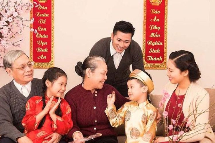 Đi chúc tết họ hàng&nbsp;