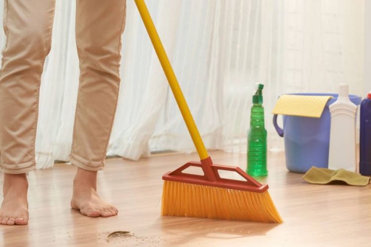 Quét nhà vào những ngày đầu năm