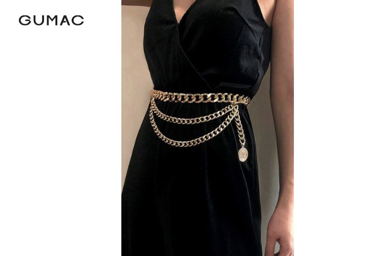 Chọn dây nịt kim loại mix đầm suông sexy